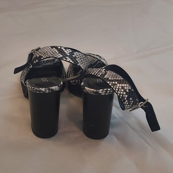 Soda Women Platform Block Mid Heel Sandal - Picture 3 of 5